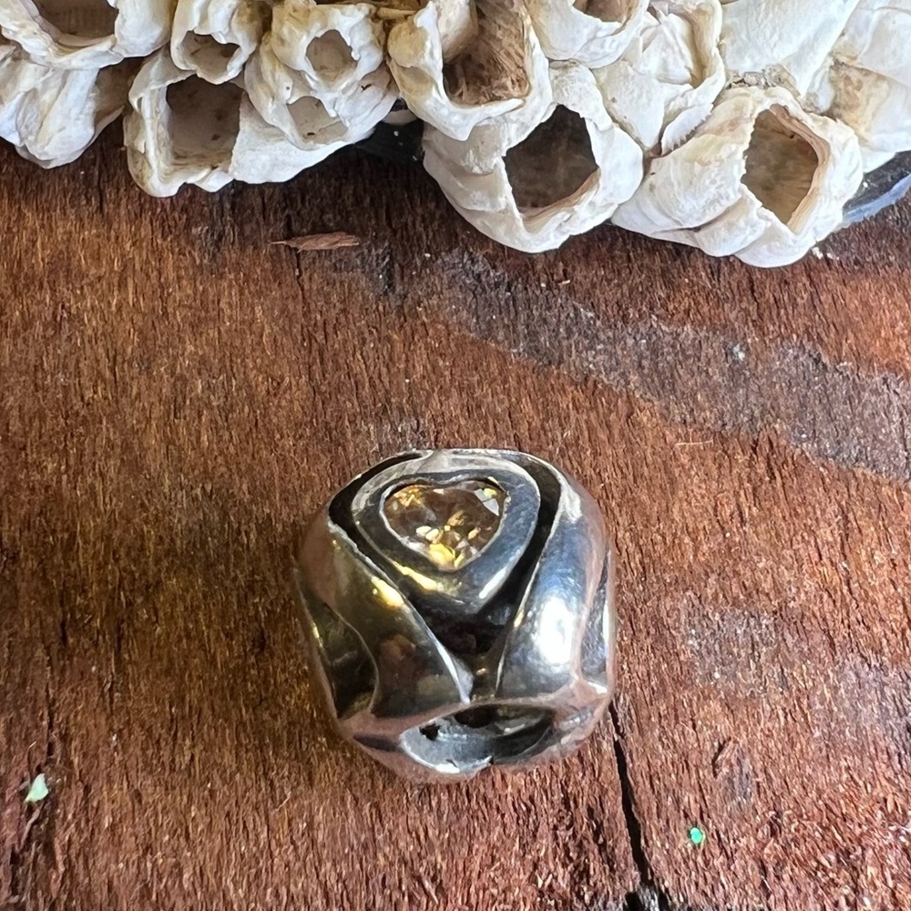Authentic Chamilia Charm Swarovski Crystals Mother Heart Light Brown Champagne